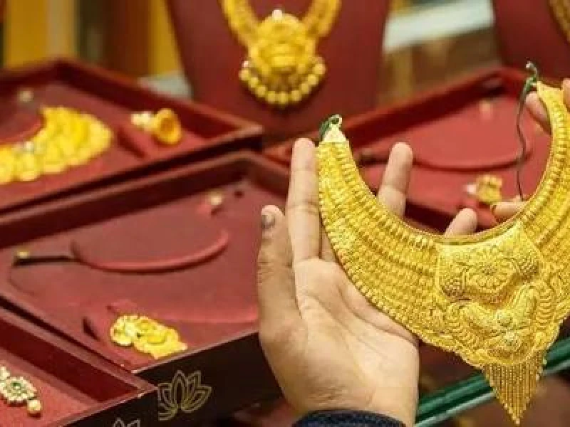Gold hits fresh record in global market, silver also scales new heights